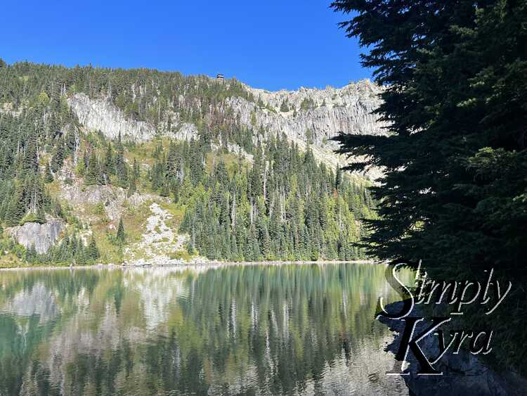 Loved how the tree to the right perfectly framed the reflections on the lake.