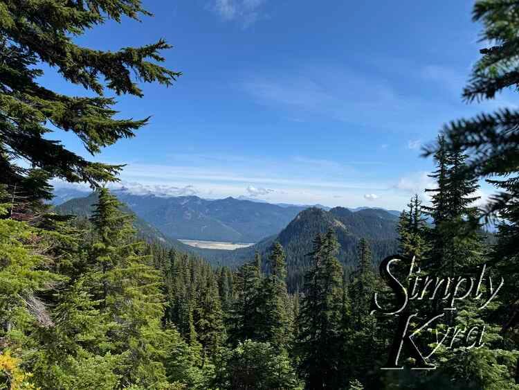 The mountains and hills spread out.