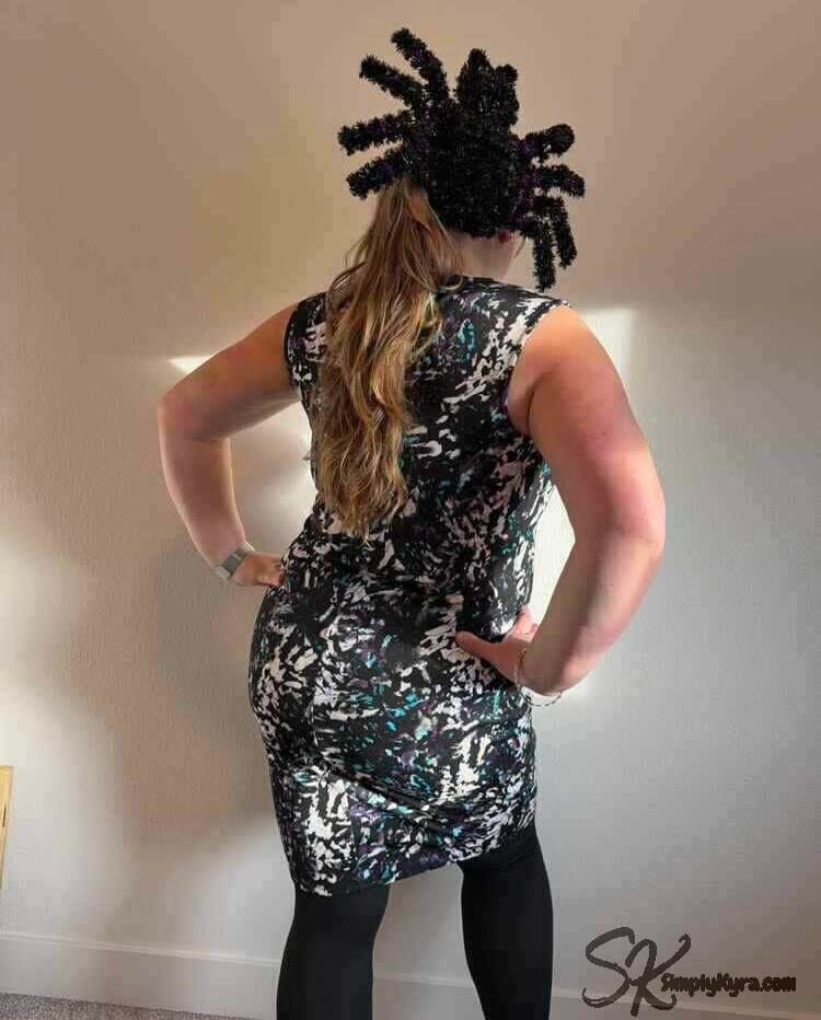 View from the back with the spider facing the viewer. 