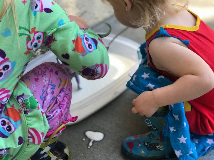 Ada and Zoey playing with oobleck.