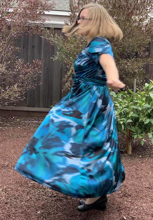 Fast spin seeing the side of the dress.