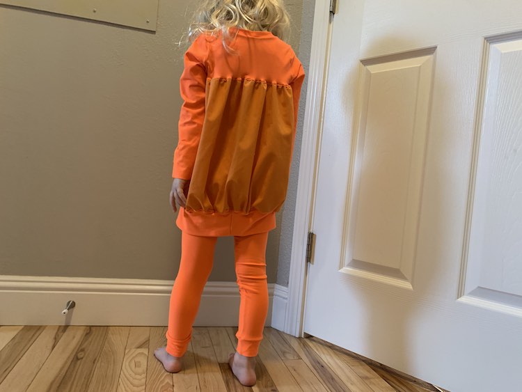 The pumpkin tunic and leggings from the back. 