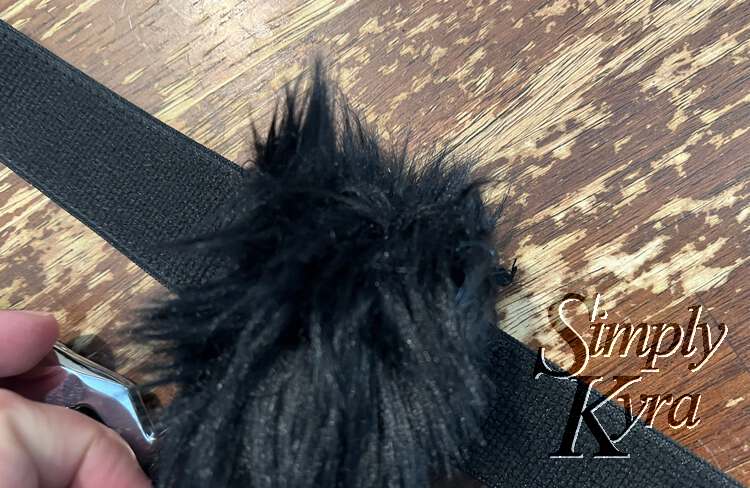 Image shows the tail threaded onto the elastic.