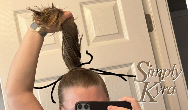 Image shows me holding my pony tail directly up so you can see the legs pointing out. 