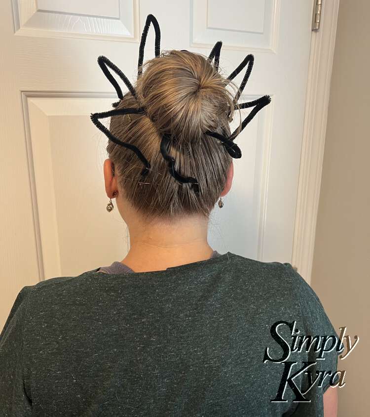 The easiest Halloween spider bun for your little one | The easiest  Halloween spider bun for your little one | By Rush Brush | Hey there,  loves. Let's get going with one